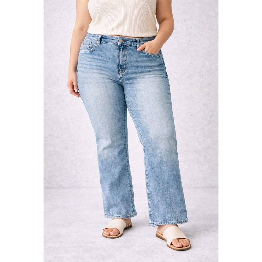 P2 Torrid‎ Mid-Rise Slim Boot Jeans Light Wash Denim Plus Size 22S Short Length